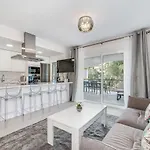 By Riva - Elegant, 2 Bedroom Apartment In Dama De Noche Puerto Banus